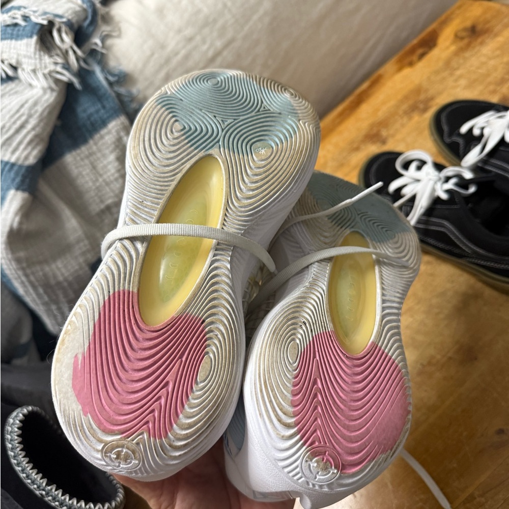 Austin Reed Kids Sneakers - White and Pink